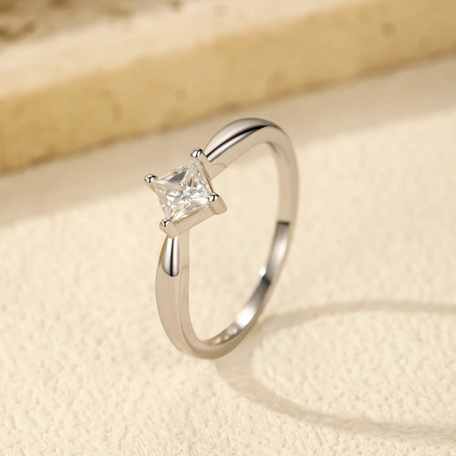 VVS1 Moissanite Engagement Ring | 925 Sterling Silver
